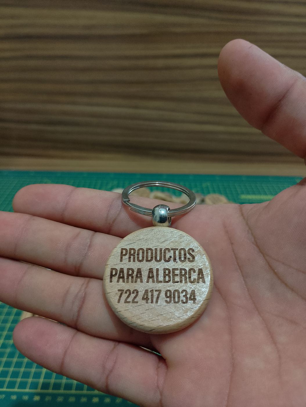 Llavero Productos para Alberca, reverso con teléfono