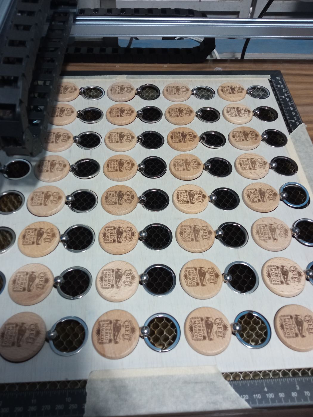 Llavero de madera grabado con diseño de Creel Pueblo Mágico